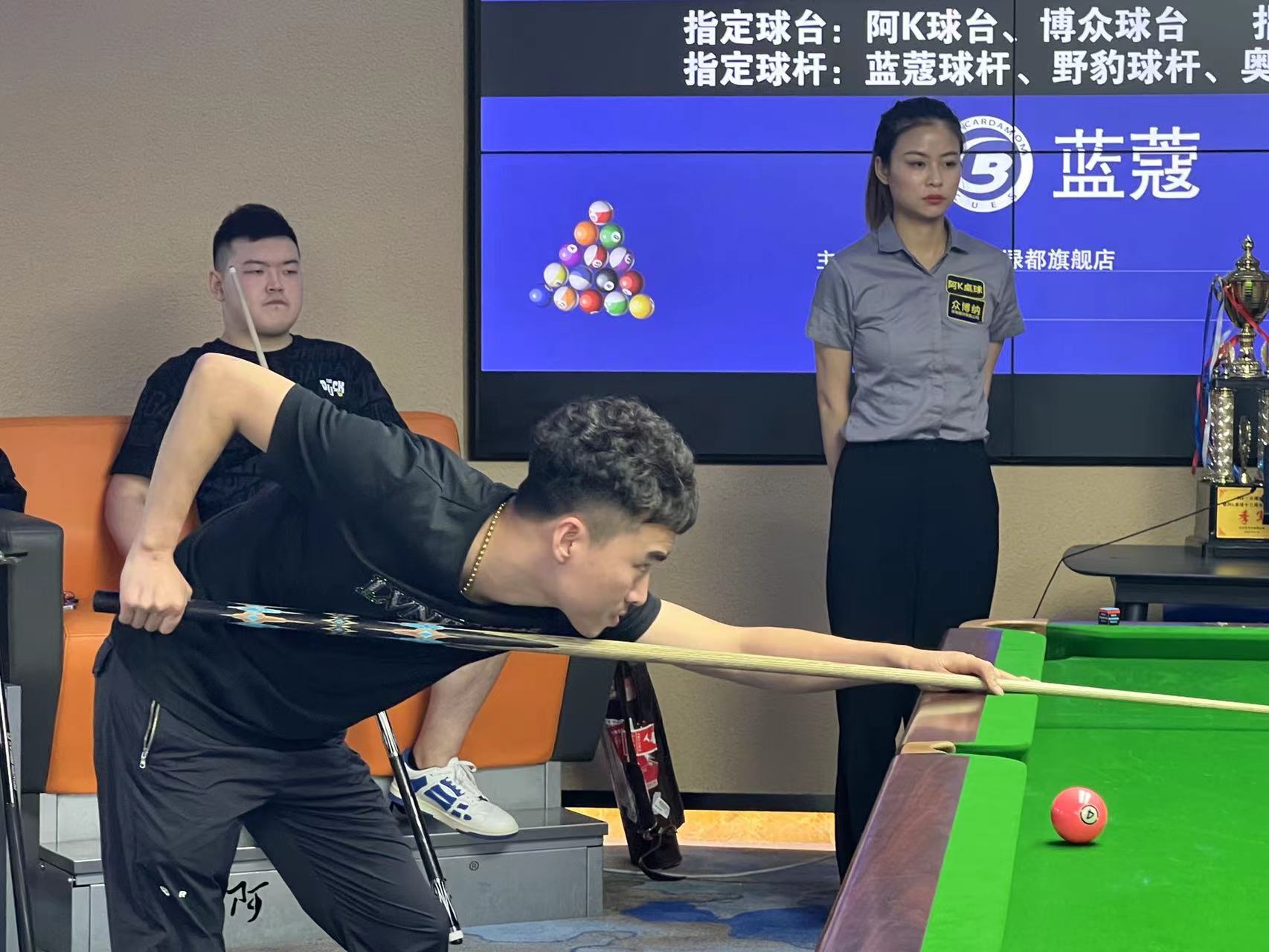 和中场方面 和中场方面