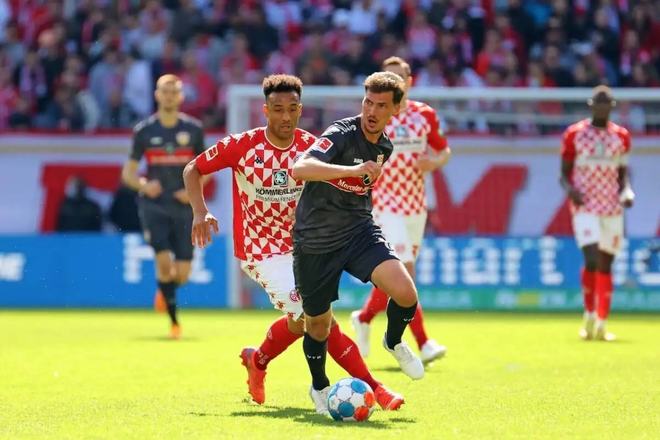 球队也向外 球队也向外